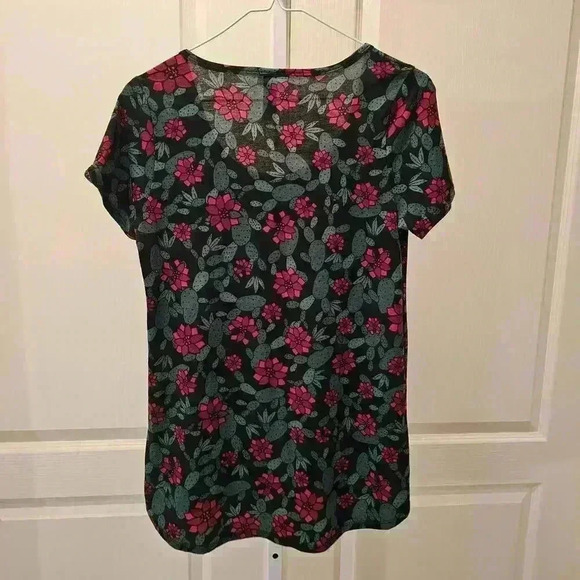 Lularoe Floral Short Sleeve Top - XXS Christmas Cacti style - Picture 2 of 3